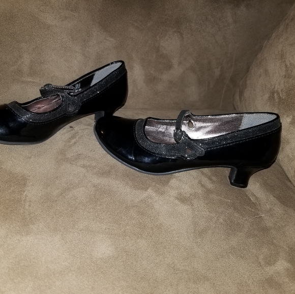 Heels - Picture 2 of 3